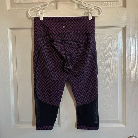 Lululemon Size 8 Gear Up Crop Athletic Leggings Purple Black - Picture 7 of 9